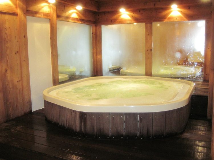 Cheap indoor jacuzzi