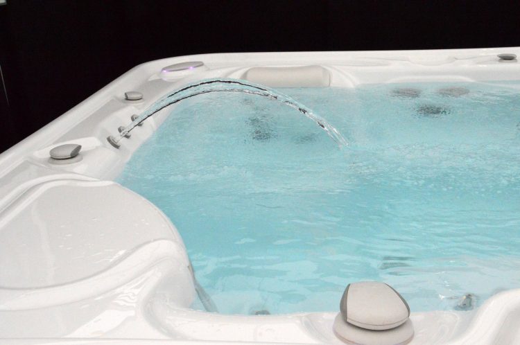 Install jacuzzi in the garden